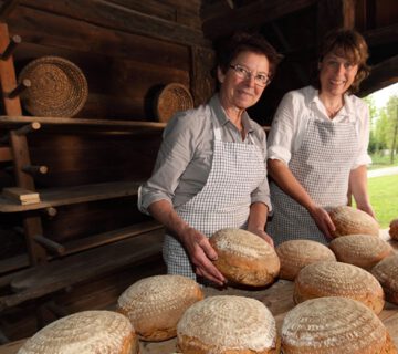 Brotbacken im Holzbackofen