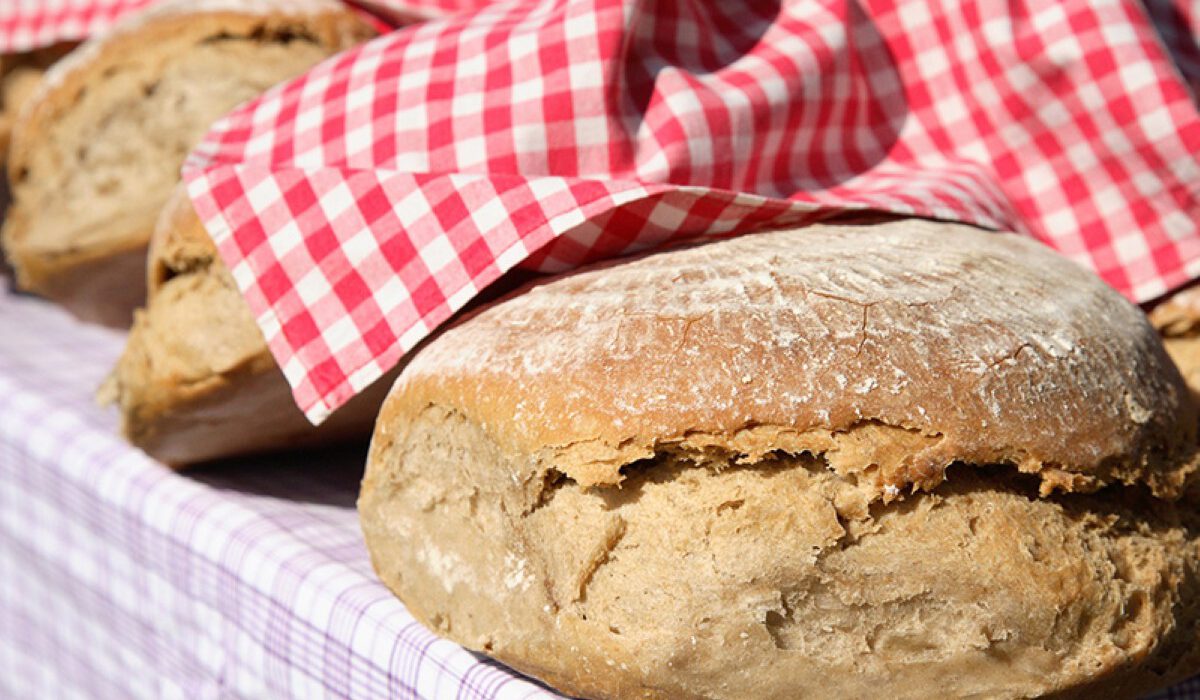 Brotbacken im Holzbackofen
